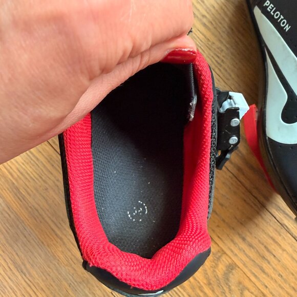 Peloton Shoes Unisex | Black & Red | Size 38 / 7 | Good Used Condition - Picture 4 of 9